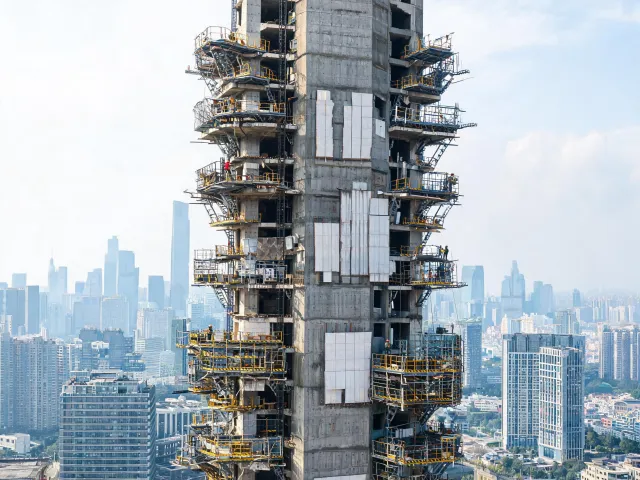 High-rise core climbing formwork