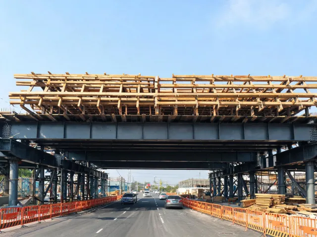 Bridge deck formwork and falsework